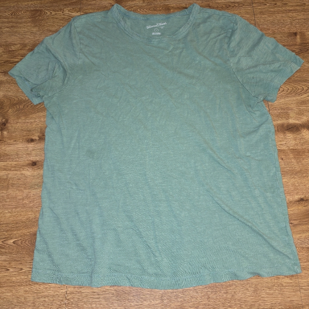 Green short sleeve tee